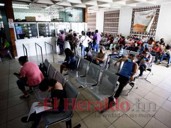 Las salas de espera de los Cesamos comienzan a llenarse.