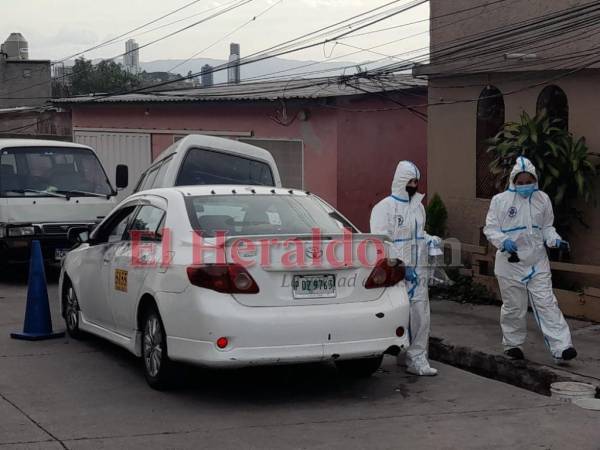 Dentro del taxi con número de registro 5155 quedó el cuerpo del infortunado ruletero.