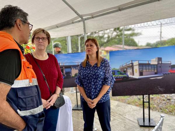 La construcción se comenzó hace más de seis meses, luego de que la embajadora de Estados Unidos en Honduras,<b> Laura Dogu</b>; el alcalde Quintín Soriano y el ahora ex fiscal adjunto, Daniel Sibrián, colocaran la primera piedra de la morgue regional.