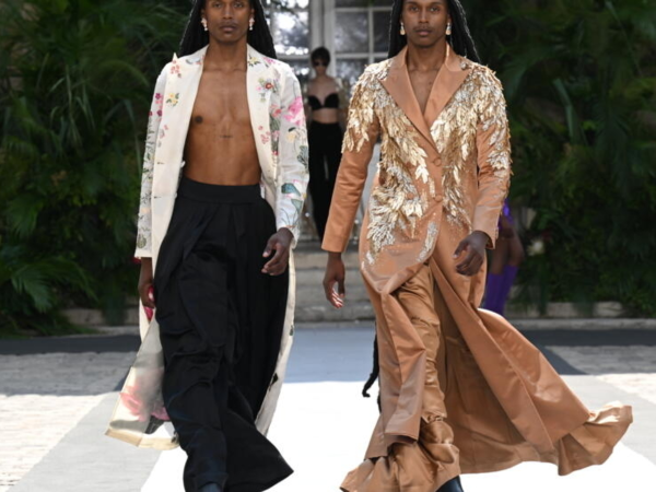 Desfile de alta costura de Rahul Mishra en París, el 3 de julio de 2023 .