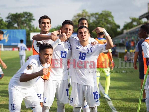 Estos jóvenes catrachos han puesto la cara por el fútbol hondureño.