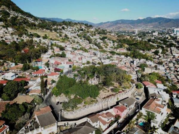 En 1915 el parque fue construido bajo el gobierno de Francisco Bertrand, los vecinos luchan por mantener este tesoro histórico.