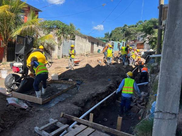 El control de las correntías ayuda a evitar las inundaciones, por lo que se construyen cunetas y canales en los barrios y colonias.