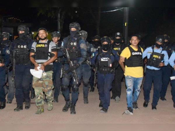 Así fueron trasladados a Tegucigalpa los tres primeros detenidos tras las solicitudes de extradición.