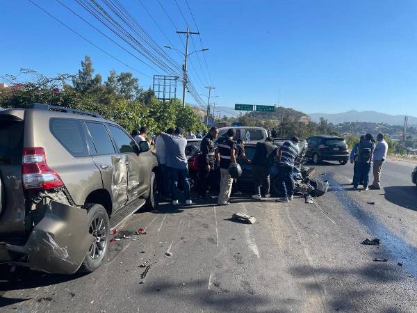 Rastra embiste más de una docena de vehículos en el anillo periférico