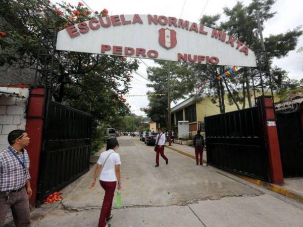 Los cursos se brindan en las cinco escuelas normales.