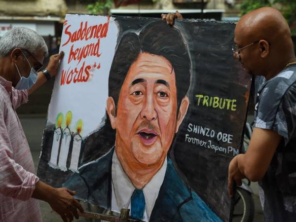 Líderes políticos y responsables de todo el mundo manifestaron este viernes una gran conmoción tras el asesinato del ex primer ministro japonés Shinzo Abe, víctima de un ataque con arma de fuego en un mitin político.