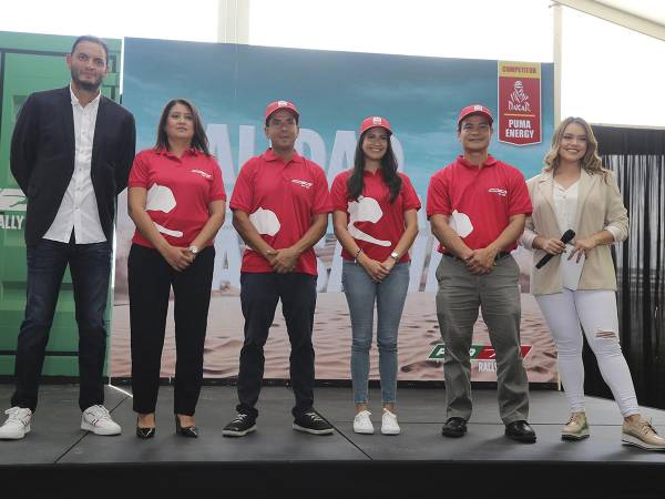 Los ejecutivos de Puma Energy, líderes impulsando la calidad y el rendimiento, respaldando al Puma Rally Team en su audaz participación en el Rally Dakar 2024