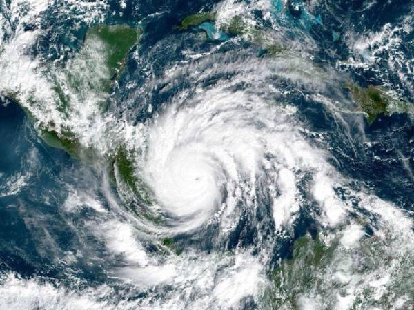 Ante la situación, mencionaron que se estará monitoreando constantemente el movimiento del viento en los océanos Atlántico y Pacífico