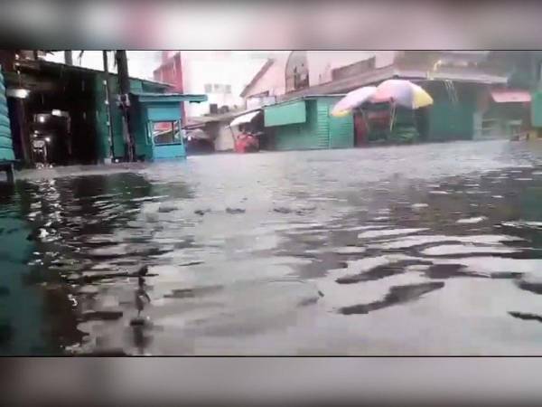 Las calles de La Ceiba amanecieron inundadas.