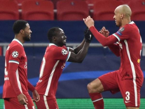 Los hombres de Jürgen Klopp olvidaron sus penas en el campeonato local para seguir avanzando en Europa gracias a los goles del egipcio Mohamed Salah (70) y del senegalés Sadio Mané (74). Foto: AFP