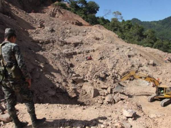 Como parte de las medidas aprobadas se procederá a la revisión, suspensión y cancelación de licencias ambientales, permisos y concesiones.