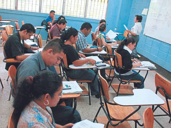 El programa Becas Solidarias buscará beneficiar a los estudiantes que residen en los departamentos más vulnerables con el fin de potenciar los rubros que generan producción a Honduras.