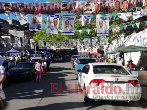 Las calles de los barrios y colonias de la capital ya viven el ambiente electoral con afiches y carpas de los partidos políticos. Foto: El Heraldo