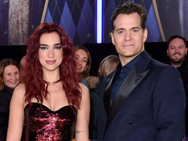 La hermosa cantante Dua Lipa y el apuesto actor Henry Cavill acudieron a la premiere de la película “Argylle” (Agente secreto), que es uno de los estrenos más llamativos de febrero del 2024. Resulta que no solo es la nueva cinta de espionaje del director de la divertida “Kingsman: The Secret Service”, sino que cuenta con un gran elenco de estrellas.