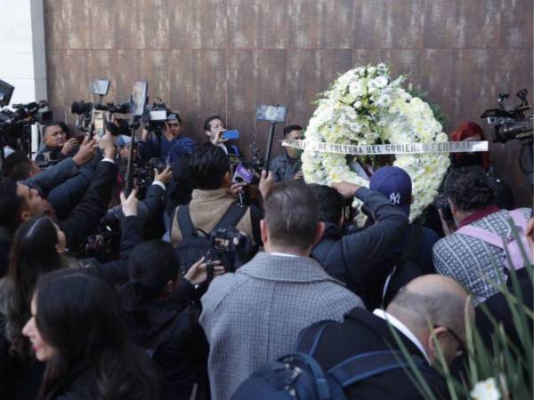 La familia, amigos y admiradores de Silvia Pinal se reunieron para despedir a la gran diva del cine mexicano en un emotivo funeral que celebró su vida y su legado artístico.