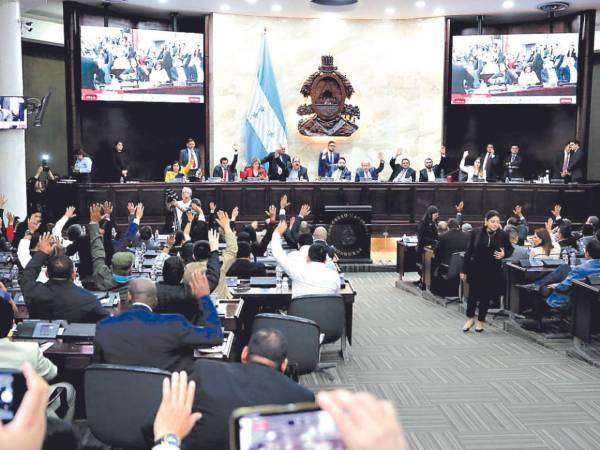 A pesar de la derogación de la ley que regía el Fondo Departamental, la entrega de fondos a los diputados se ha mantenido en la actual gestión de Luis Redondo.