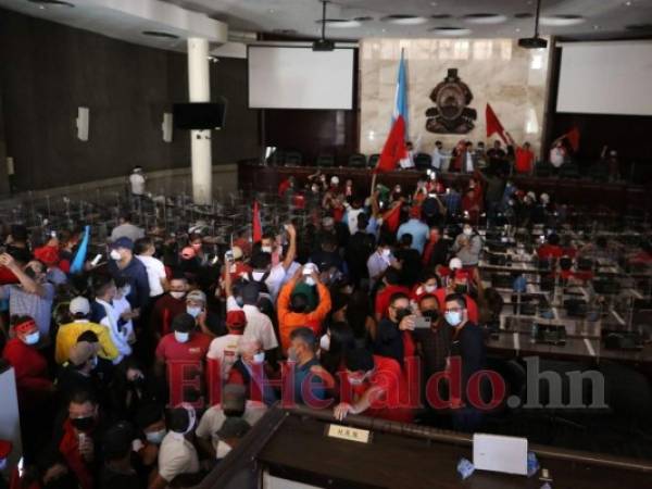 Un Congreso Nacional con dos juntas directivas en propiedad es un indicativo de que se busca provocar una ingobernabilidad para justificar una constituyente, dicen profesionales del derecho. Foto: El Heraldo