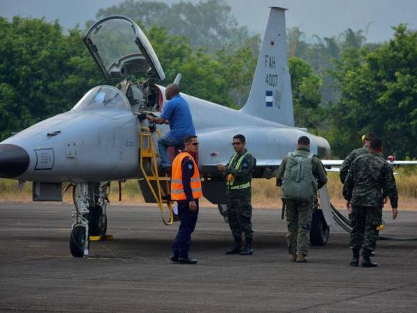 Cuatro aviones de combate cazas Northrop F5 E/F Tiger II ya fueron puestos en vuelo por las autoridades militares.