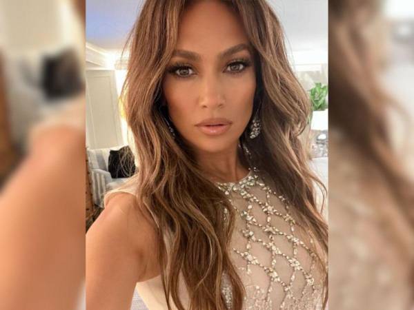 JLo desmintió los rumores de que no usa los productos de belleza de su marca.