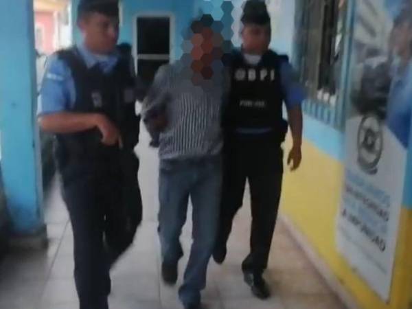 El hombre de la tercera edad ya está bajo vigilancia de la Policía Nacional por suponerlo responsable del delito de agresión a una menor que sería su nieta.