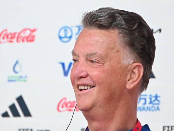 Louis Van Gaal volverá a enfrentarse a la selección argentina luego de la eliminación sufrida ante ellos en Brasil 2014.