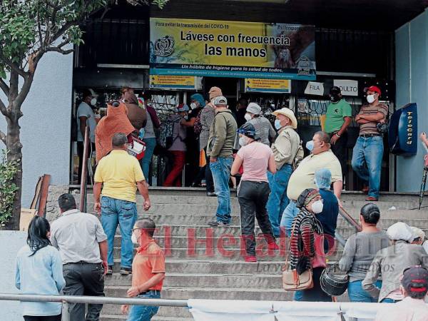 Los pacientes que a diario acuden a los hospitales son los principales afectados con el desabastecimiento de medicamentos.