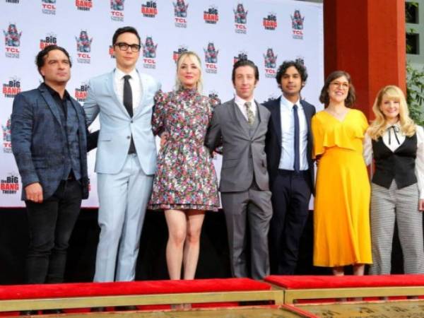 Johnny Galecki, Jim Parsons, Kaley Cuoco, Simon Helberg, Kunal Nayyar, Mayim Bialik y Melissa Rauch, los actores que interpretaron a los personajes principales en la exitosa serie 'The Big Bang Theory'. Foto: AP