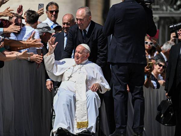 Tras la intervención, retomará el ejercicio de su ministerio, “aunque sea desde una cama de hospital”, señaló El Vaticano a la prensa.