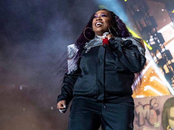 Melissa Arnette Elliott, mejor conocida como Missy Elliott, es una rapera, cantante, productora y compositora estadounidense con más de 25 años de trayectoria musical.