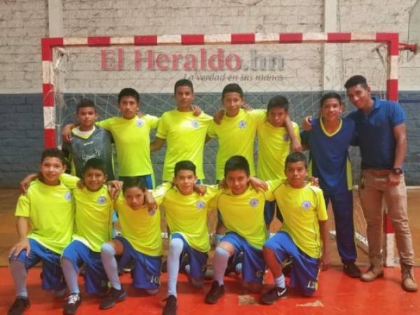 El equipo de Villa de los Niños B durante la competencia en la Villa Olímpica.