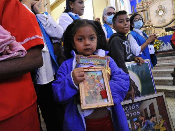 “De una manera natural y espontánea dicen ‘que pequeña es, ‘que grande es’, yo diría ¡que querida es!”, expresó <b>Monseñor José Vicente Nácher </b>durante la misa.