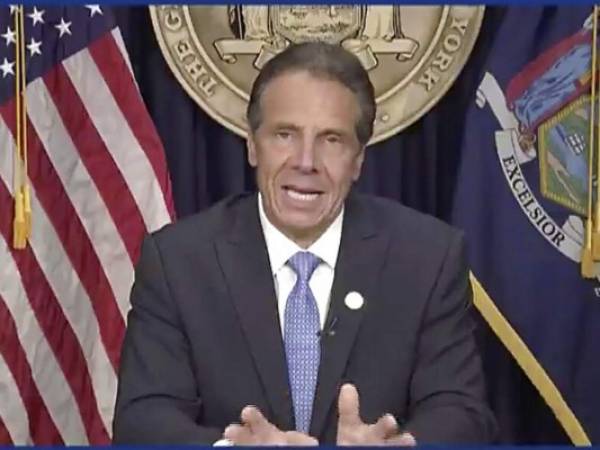 El gobernador de Nueva York, Andrew Cuomo, da una conferencia de prensa en Albany, el martes 10 de agosto de 2010. Cuomo renunció el martes por una serie de acusaciones de acoso sexual. (Office of the Governor of New York via AP)