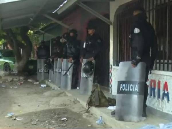 La mañana de este miércoles, la posta amaneció resguardada ante las amenazas de más protestas. Foto: Captura de video.