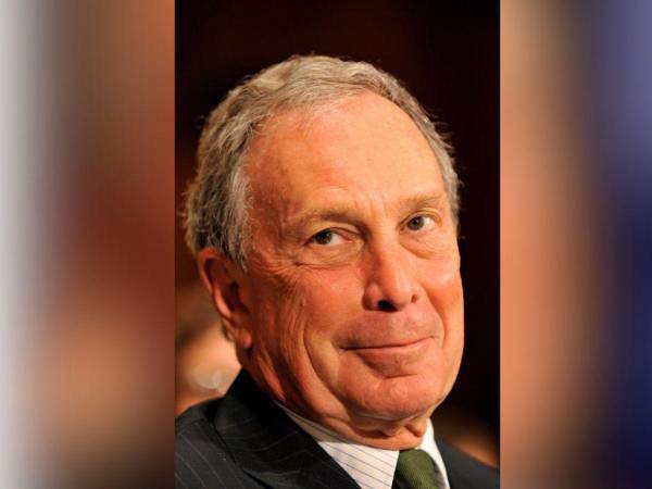 Michael Bloomberg entregó 43.7 millones de dólares a la campaña de la vicepresidenta.