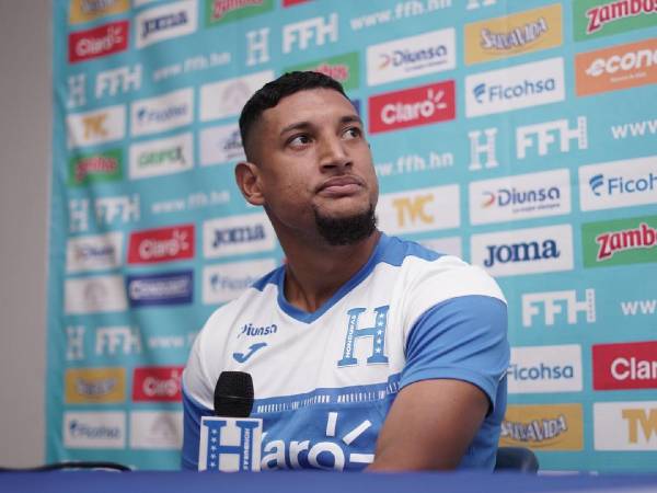 El “Tambito” en conferencia previo al entreno de la Selección.