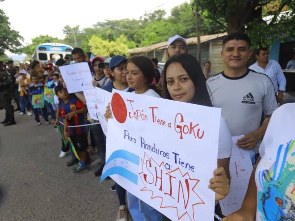 El filántropo y youtuber japonés, Shin Fujiyama, arribó a Honduras este domingo 27 de octubre tras su gran desafío de 3,000 kilómetros, y fue recibido como todo un héroe en el municipio de Ocotepeque.