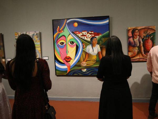 La exposición conjuga las experiencias de artistas con vasta trayectoria, y la frescura y creatividad de las nuevas generaciones.