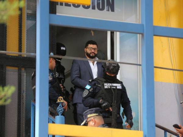 El juez Marco Vallecillo enfrenta auto de formal procesamiento con prisión preventiva por extorsión a un testigo protegido.