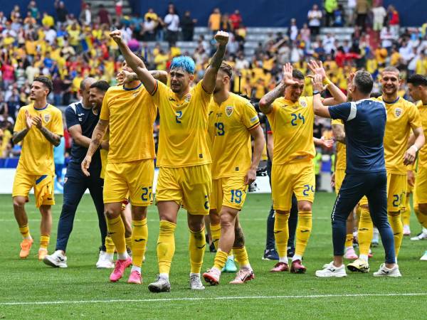 Rumanía logra su segunda victoria en la historia de la Eurocopa.