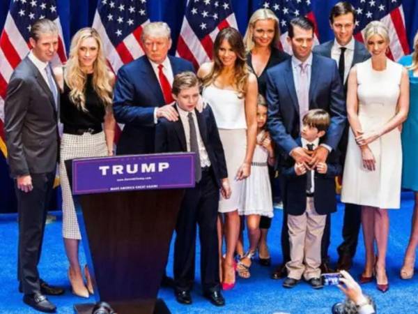 La familia del candidato republicano, Donald Trump, antes de que él se involucrará en la política con su presidencia en 2017-2021, ya había captado la atención mediática en Estados Unidos gracias a su imperio multimillonario y su reconocida marca.