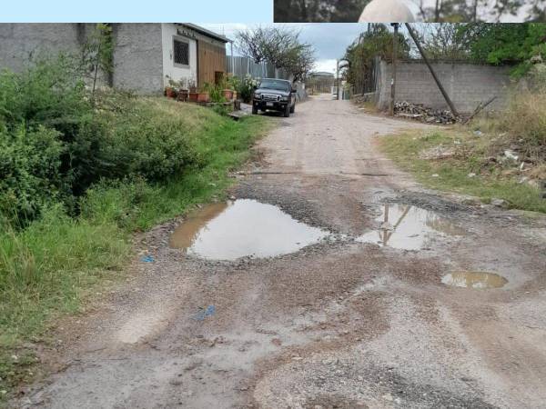 En el invierno se generan grandes cráteres que impiden el tránsito de los vehículos en la colonia Los Periodistas de Comayagüela.