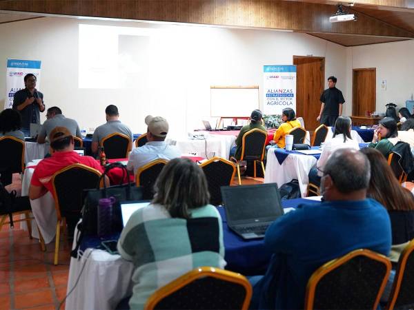 El taller de Mercadeo Digital, Redes Sociales y Fotografía tuvo una duración de dos días, siendo impartido a socios y aliados de Agronegocios Sostenibles de USAID.