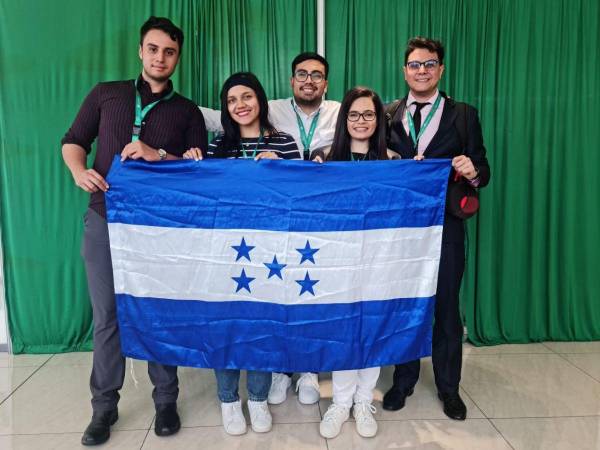 Daniel Álvarez, Cinthya Martínez, José Tábora, María Jiménez y Álvaro Morales formaron parte del equipo #13 de la competencia.