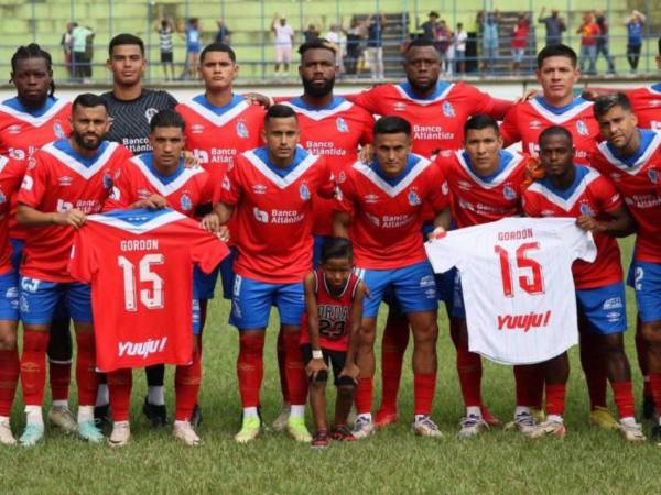 Demetri Gordon estuvo presente en el Juan Ramón Brevé gracias a la acción de los jugadores del Olimpia en el partido ante Juticalpa.