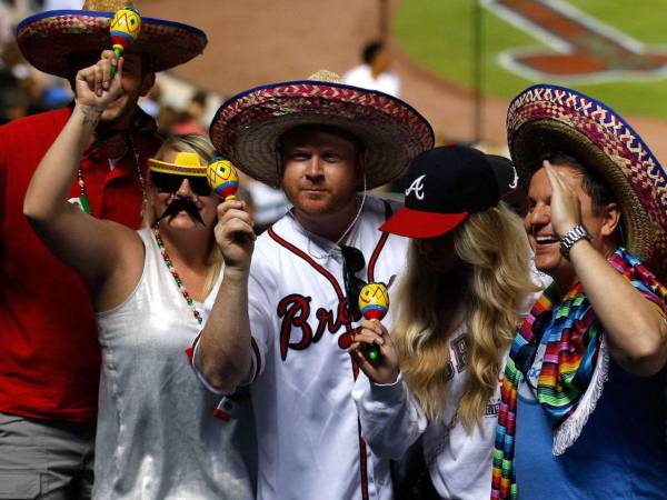 En Estados Unidos tanto mexicanos, estadounidenses y mexicoestadounidenses festejan con música, cerveza y platillos gastrónomicos el 5 de mayo.