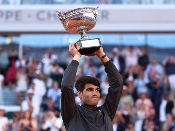 Carlos Alcaraz se corona campeón de Roland Garros.