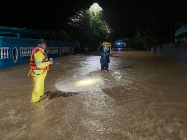 Los daños se siguen sumando y junto con ello, la preocupación de cientos de familias afectadas. De acuerdo con Copeco la tormenta Sara está afectando específicamente cuatro departamentos del país.