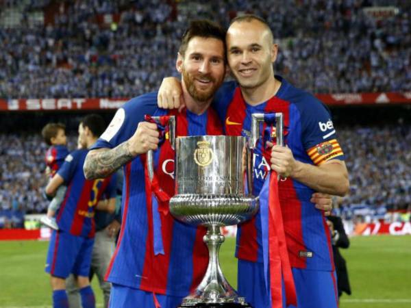 Andrés Iniesta cuelga los botines y ha recibido miles de mensajes en las redes sociales. Messi y Real Madrid se pronunciaron tras confirmar su retiro profesional del fútbol.