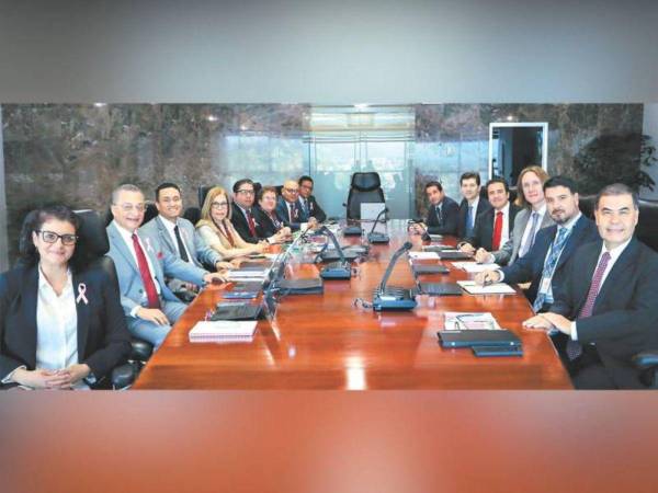 El Gabinete Económico de Honduras y la misión técnica del FMI continuaron ayer con la revisión del acuerdo trianual.